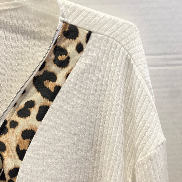 ❤️New Order Plus 2 tone animal print zip up ribbed oversized shirt size large - Picture 5 of 10
